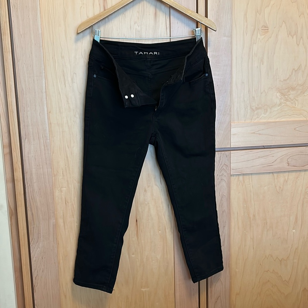 Tahari slim leg capris, 31.5 “ length, like new